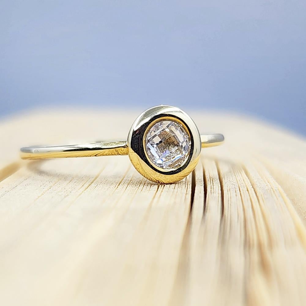 FasekGoldYÜZÜKLERTektaş Altın Yüzük - 14 Ayar Altın 0.35 Karat Swarovski Taşlı Minimal Tek Taş Evlilik Teklifi Yüzüğü