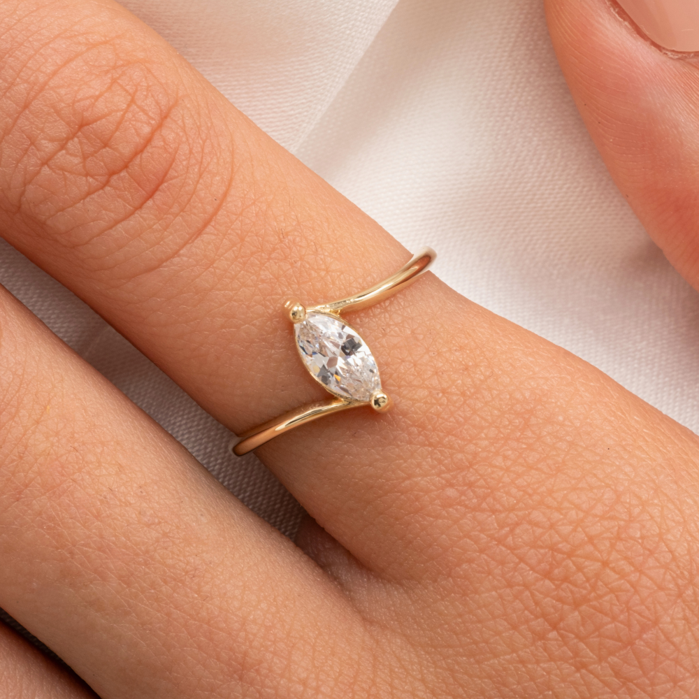 0.60 Karat Mekik Signity Swarovski Taşlı Es  Pırlanta Montörü 925 Ayar Gümüş Evlilik Teklifi Yüzüğü