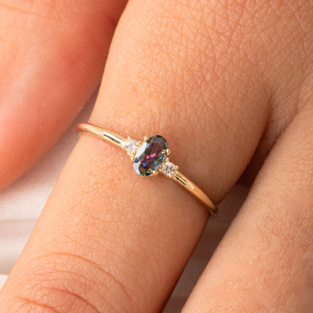 0,30CT Aleksandrit 0,10 CT Pırlanta(Signty Taşlı)Minimal Oval Taşlı Tria Pırlanta Hediye Gümüş Yüzük