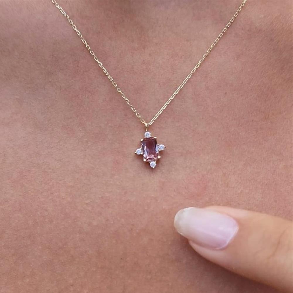 1.25 CT Zultanit 0,25 CT Pırlanta Montorü(Signty)Taşlı Dikdörtgen Tasarım Modern Tarz 14 Ayar Altın Kolye