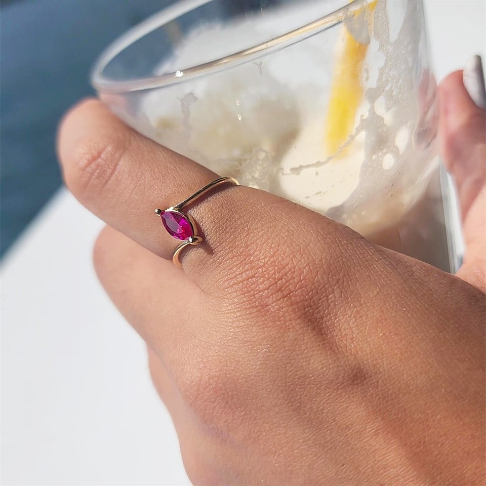 0.60 Karat Mekik Ruby Taşlı Es Pırlanta Montörü 925 Ayar Gümüş Evlilik Teklifi Yüzüğü