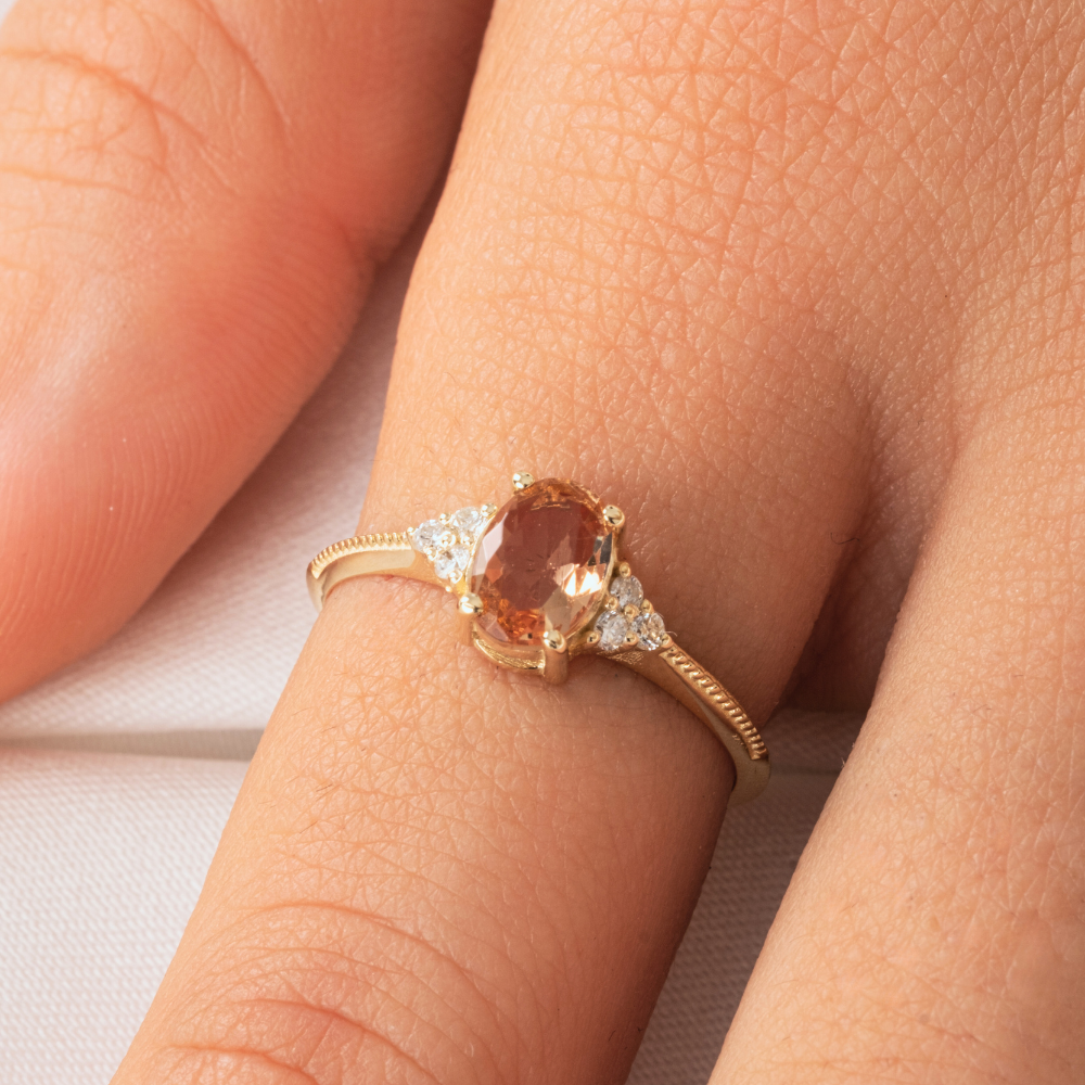 FasekGoldPIRLANTA YÜZÜKLERAltın Yüzük - 0.10 Karat Pırlanta Taşlı Oval Kesim Zultanit Taşlı Modern Tasarım 14 Ayar Altın Yüzük