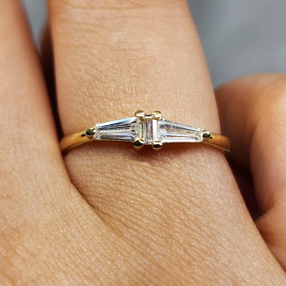 FasekGoldYÜZÜKLERAltın Yüzük - 14 Ayar Altın Fantezi Swarovski Taşlı Minimal Yüzük - Baget Altın Yüzük