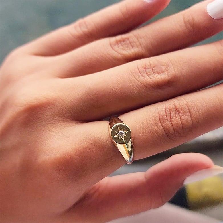 FasekGoldYÜZÜKLERAltın Yüzük - 14 Ayar Altın Yuvarlak Mühür Swarovski Taşlı Yüzük - Anneler Gününe Hediye Altın Yüzük