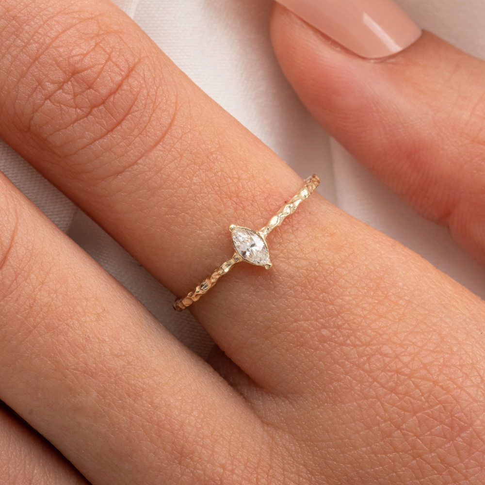 Gümüş Yüzük - Signity (Swarovski) Taşlı El Yapımı Dövülü Eskitme Minimal 925 Ayar Gümüş Yüzük