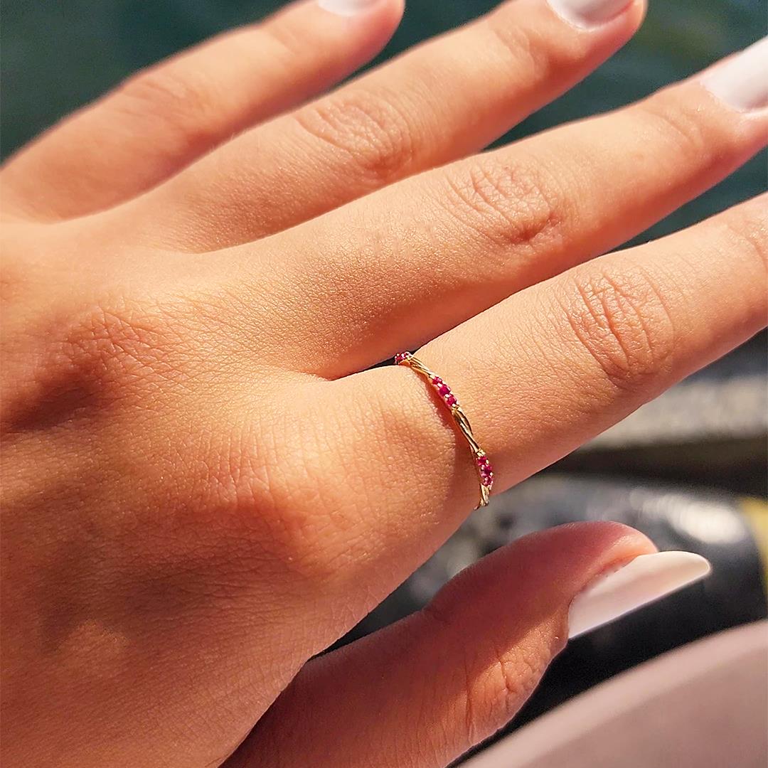 FasekGoldYÜZÜKLERMinimal Altın Yüzük - 14 Ayar Altın Burma Tel Ruby Taşlı Minimal Yüzük - Hediyelik Altın Yüzük