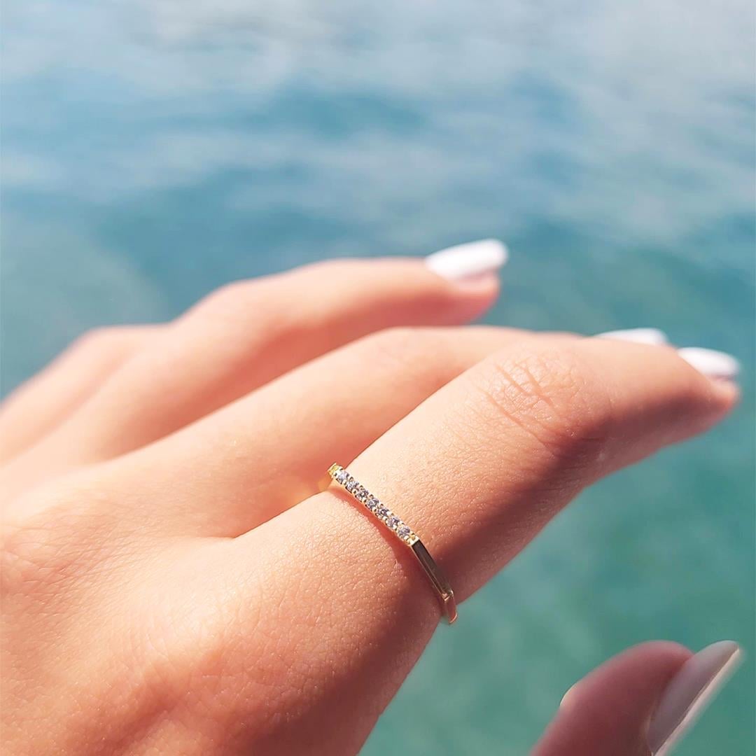 FasekGoldYÜZÜKLERMinimal Altın Yüzük - 14 Ayar Altın Sıra Swarovski Taşlı Yüzük - Anneler Günü Hediyesi Yüzük