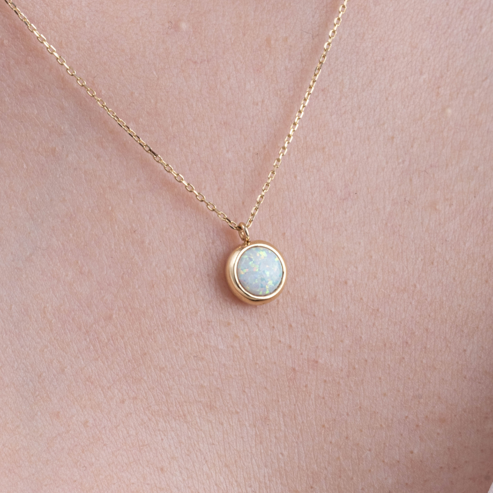 Oval Opal Taşlı Çerçeveli Sade Minimal Tasarım 14 Ayar Altın Kadın Kolye