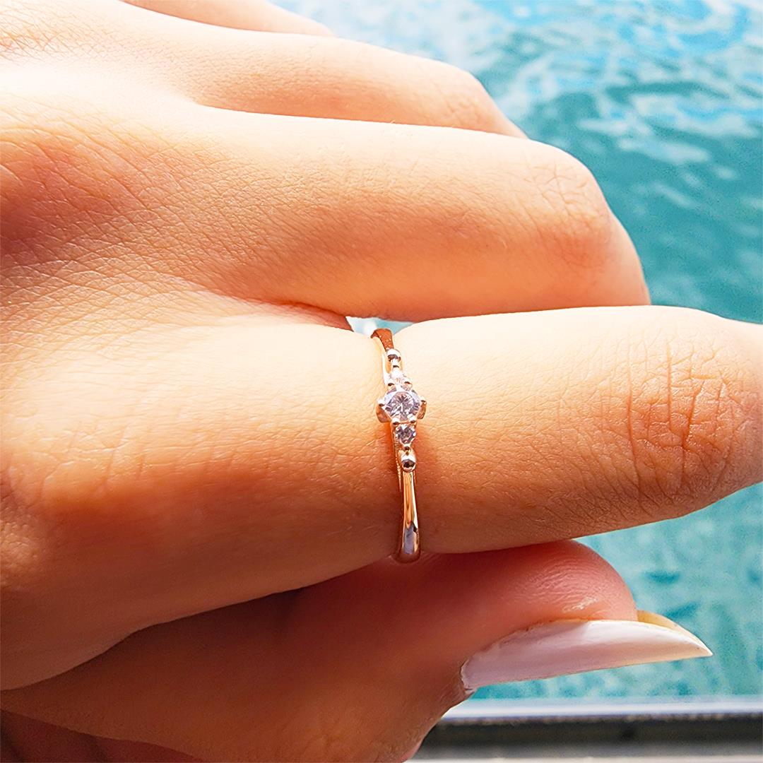 FasekGoldYÜZÜKLERTria Altın Yüzük - 14 Ayar Altın 0.30 Karat Tria Swarovski Taşlı Evlilik Teklifi Yüzüğü