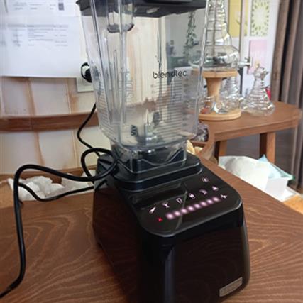 2. El Blendtec - Designer 650 Blender,3 hp,1560W,WildSide+ - D650D0501A1A-EUA1AP1