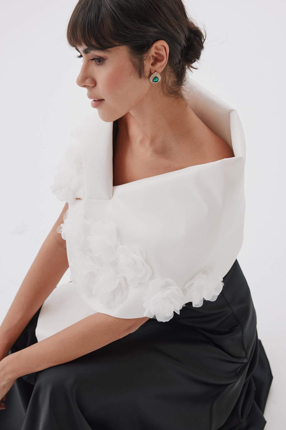 Coco Stole Pearl - Taffeta stole with handmade organza flower