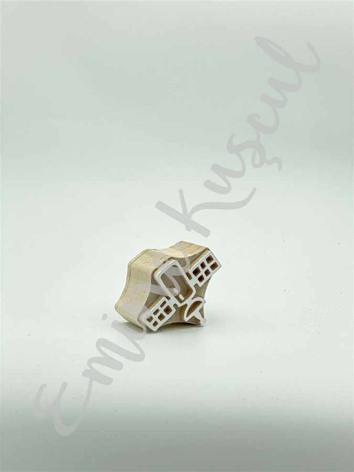 1286 small satellite hollow