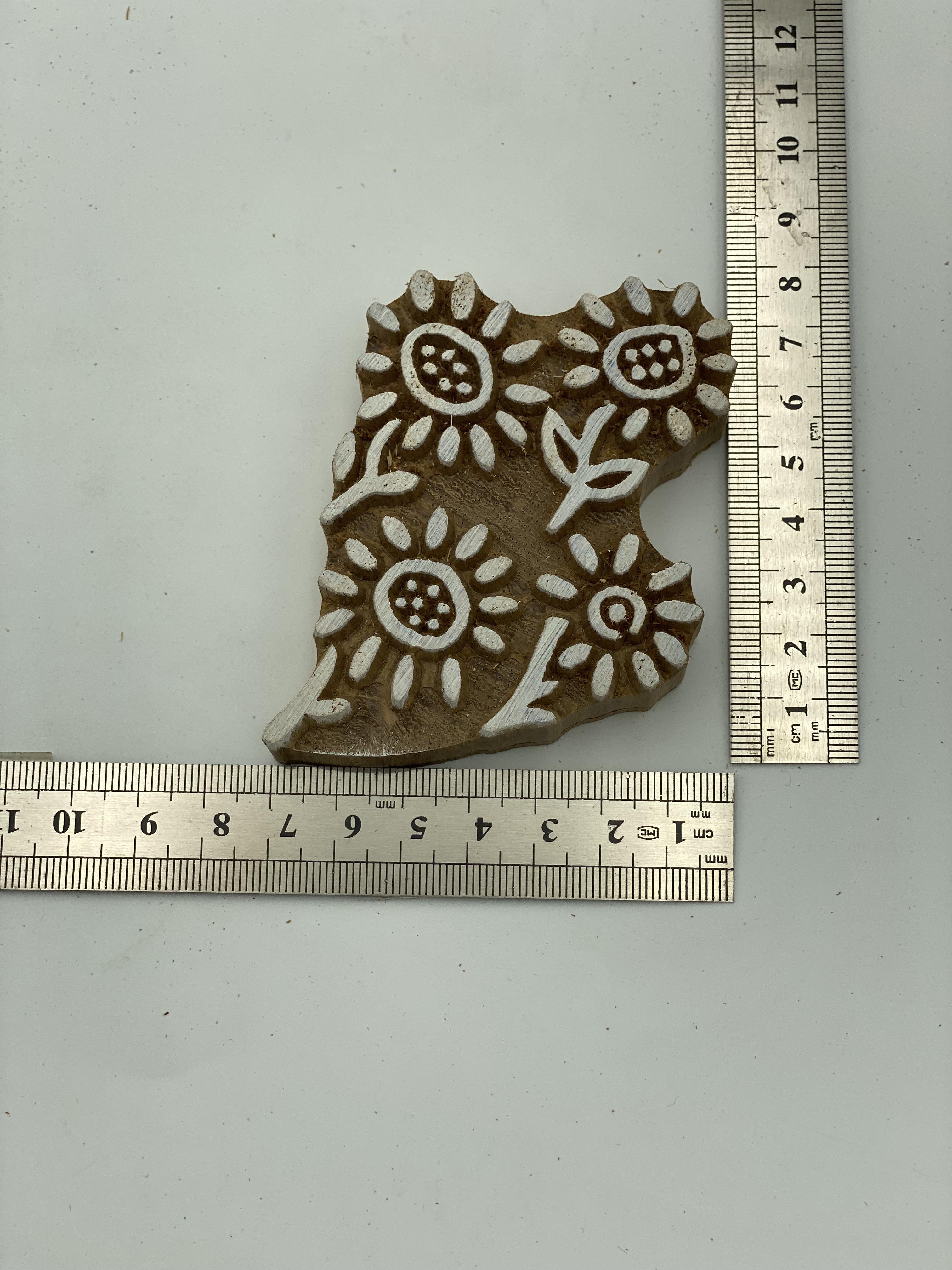 Mini Yazma Çiçek Göbek Tahta Baskı Kalıbı 1172 - EmicraftMini Yazma Çiçek Göbek Tahta Baskı Kalıbı 1172Mini Geleneksel Modeller