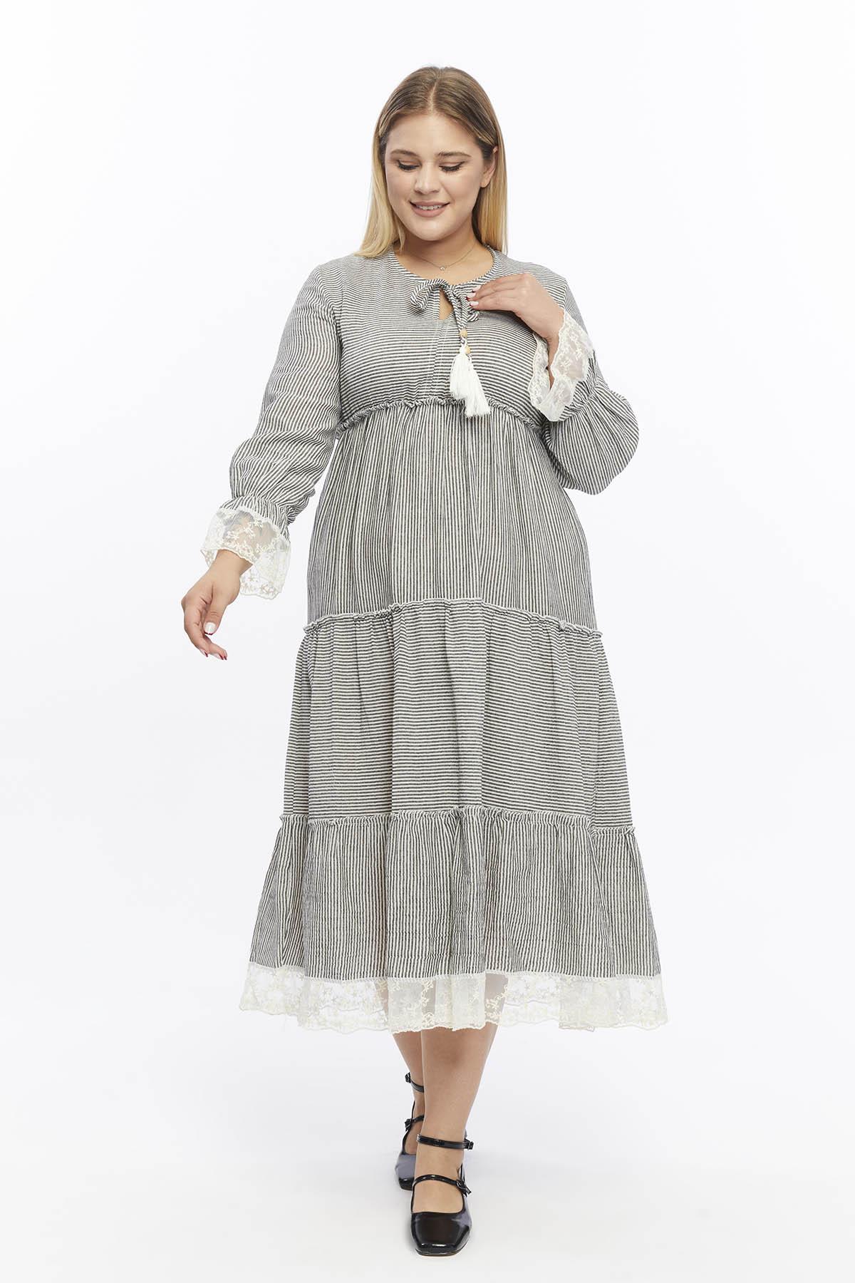 Çizgili Müslin Dantel Detaylı Elbise Siyah
