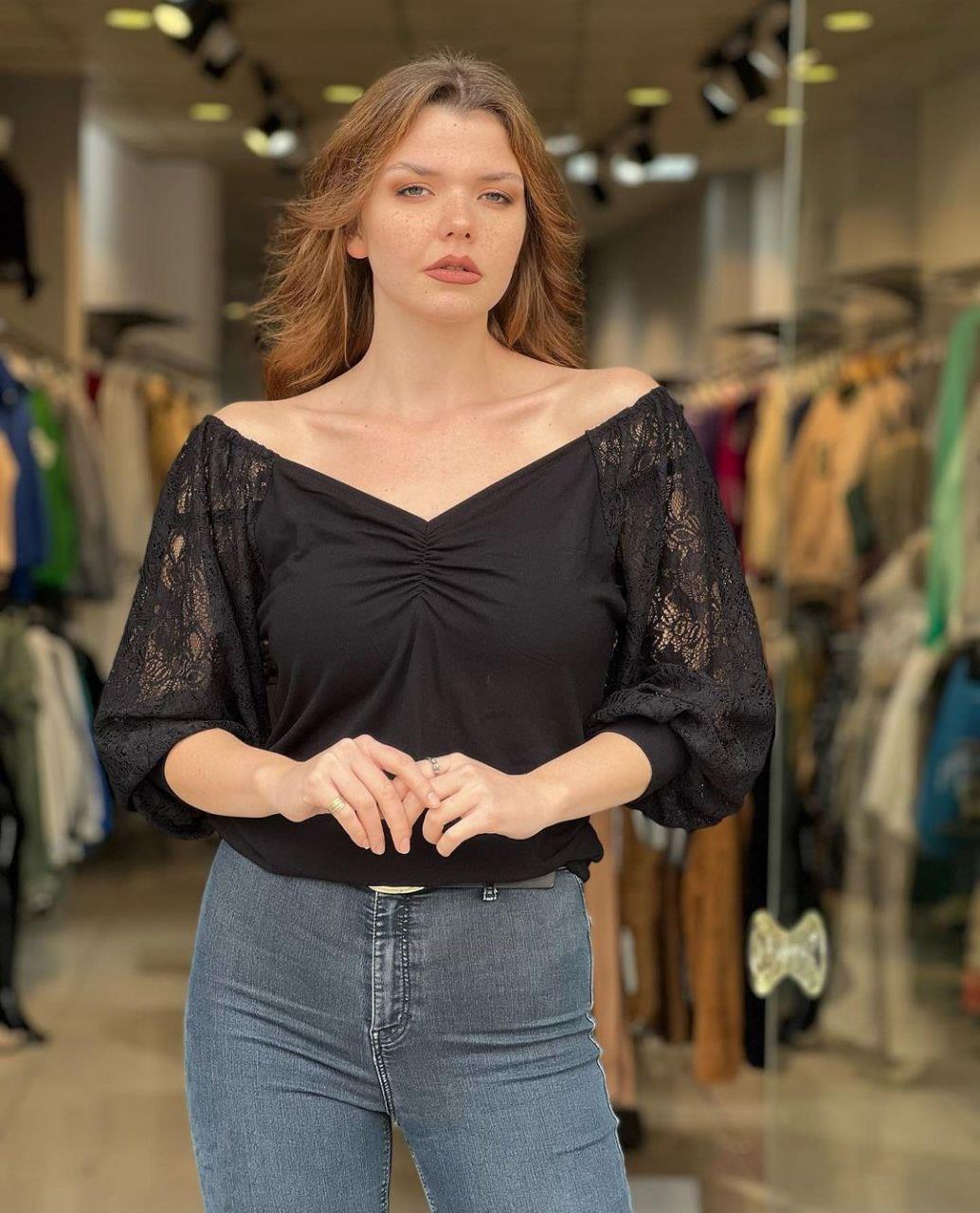 Kolu Dantelli Büzgü Detaylı Bluz