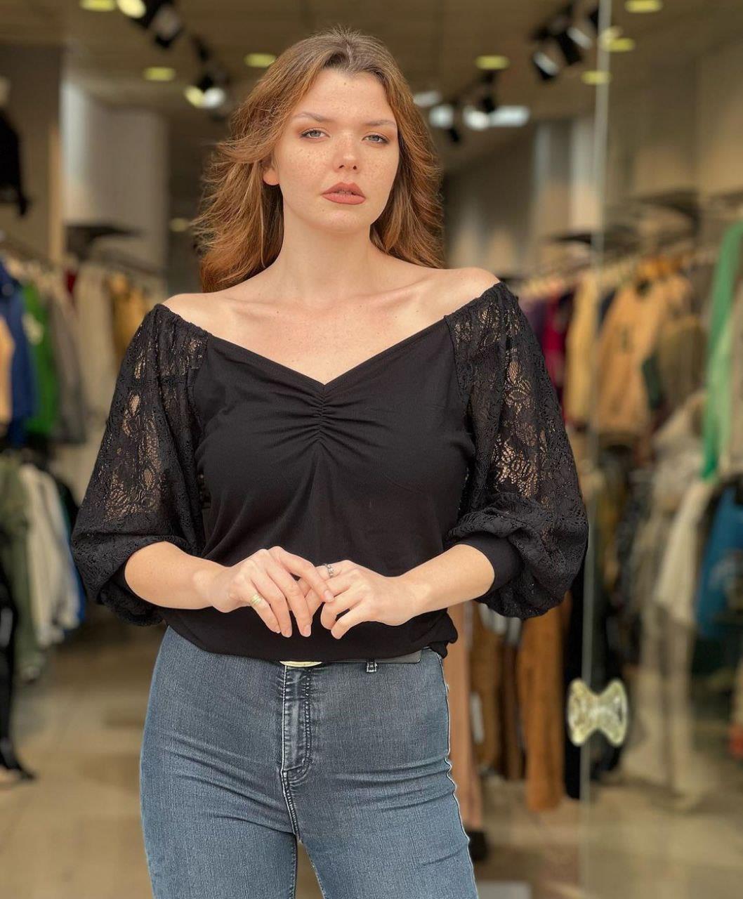 Kolu Dantelli Büzgü Detaylı Bluz