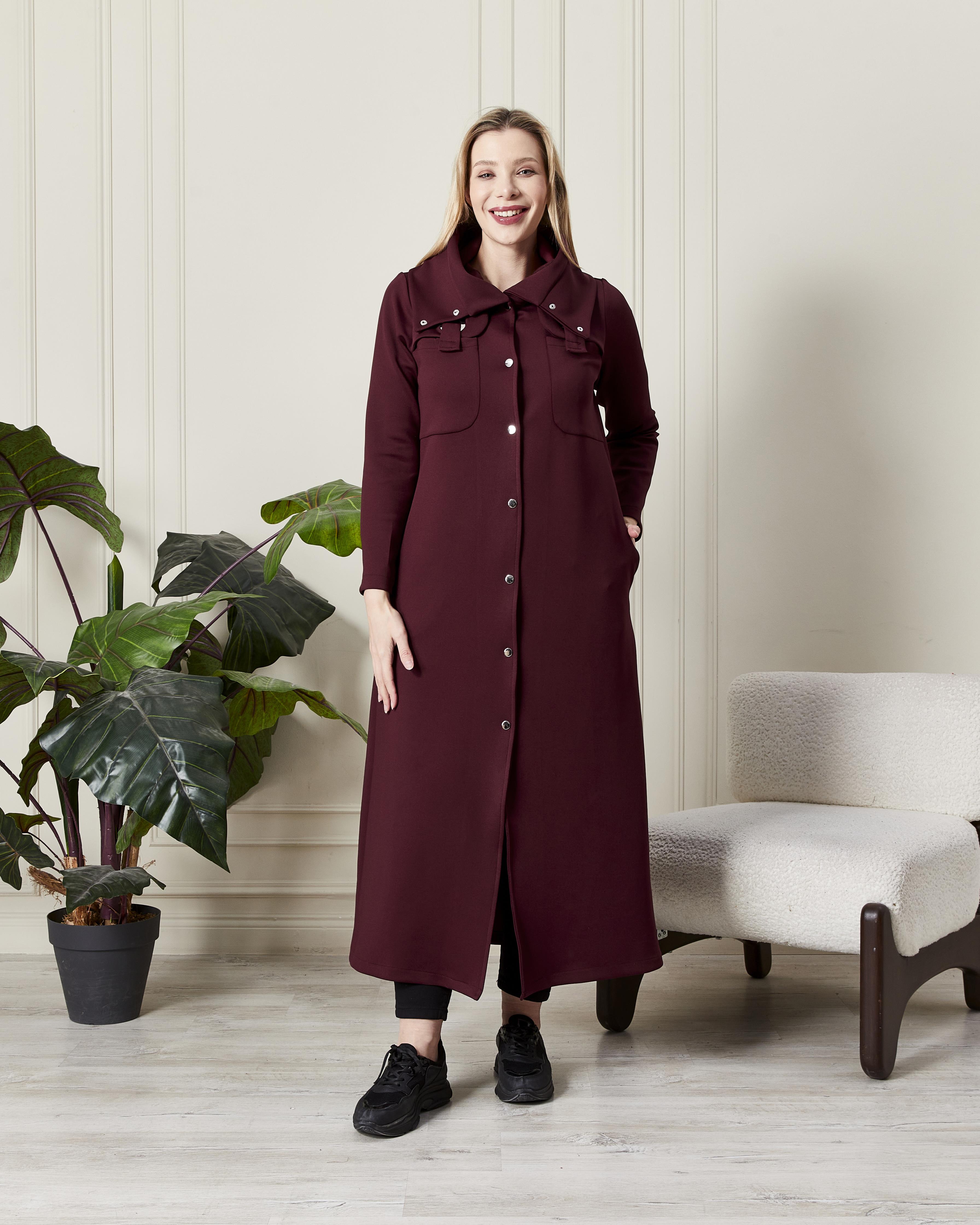 Şık Yakalı Kapüşonlu Düğmeli Uzun Kaban Bordo