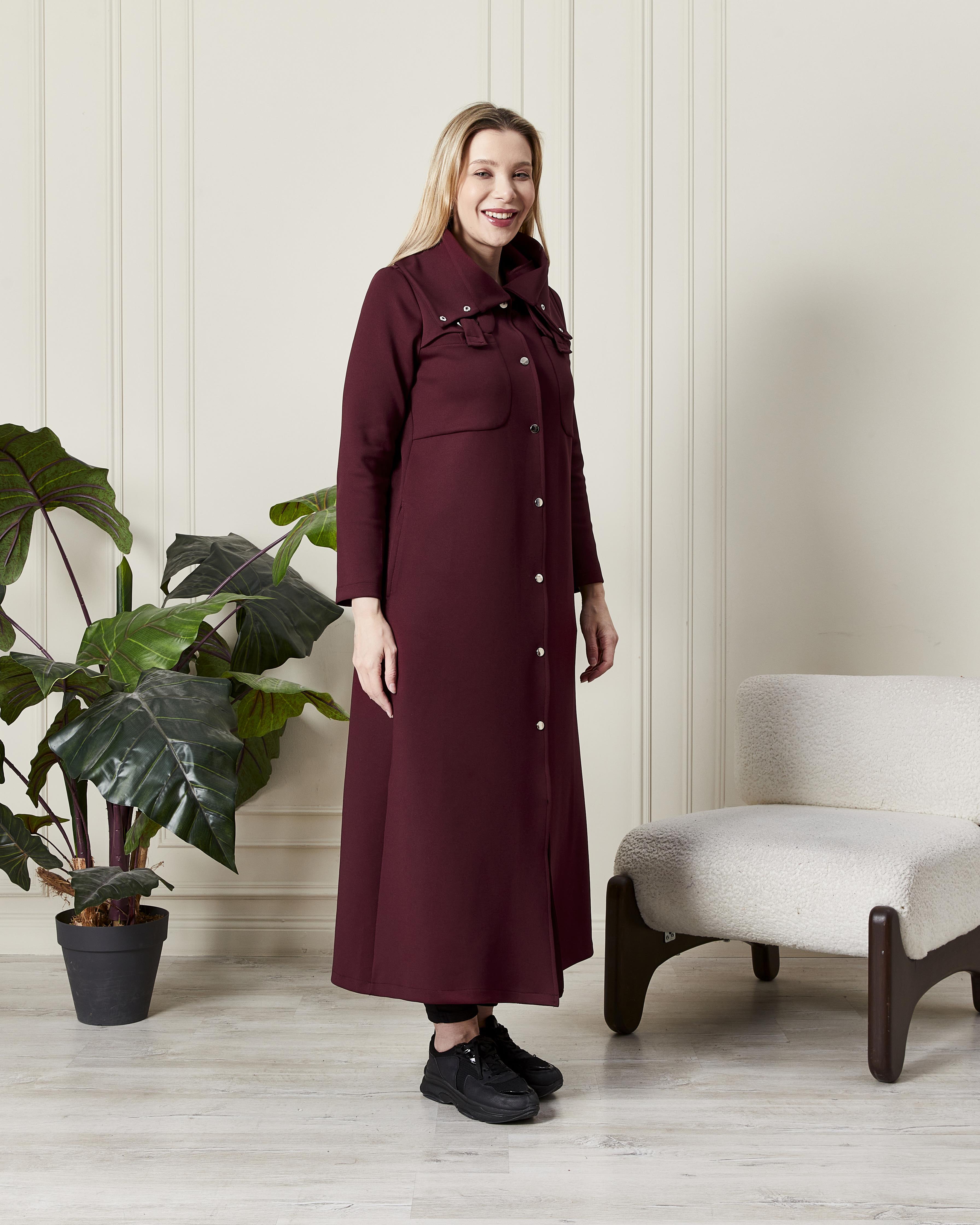 Şık Yakalı Kapüşonlu Düğmeli Uzun Kaban Bordo