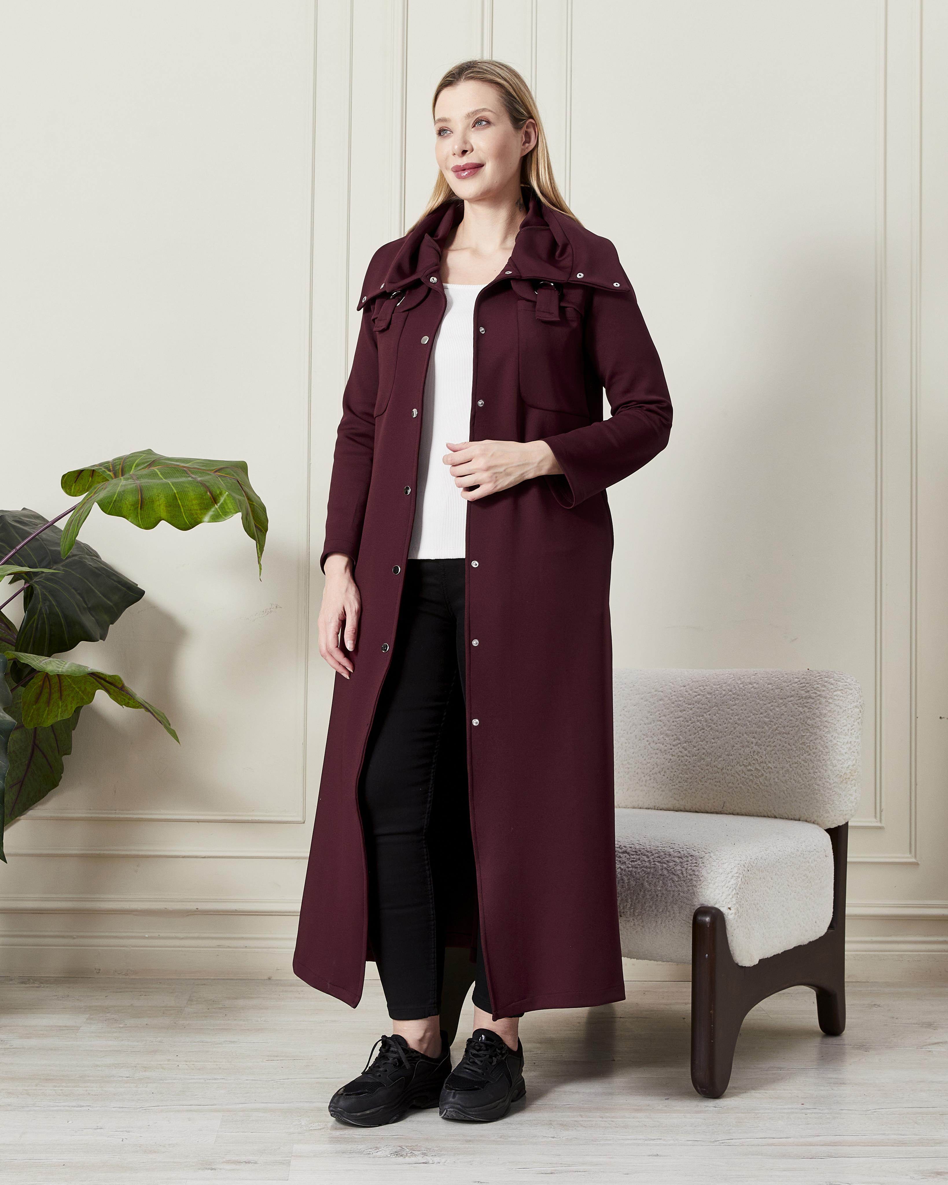 Şık Yakalı Kapüşonlu Düğmeli Uzun Kaban Bordo