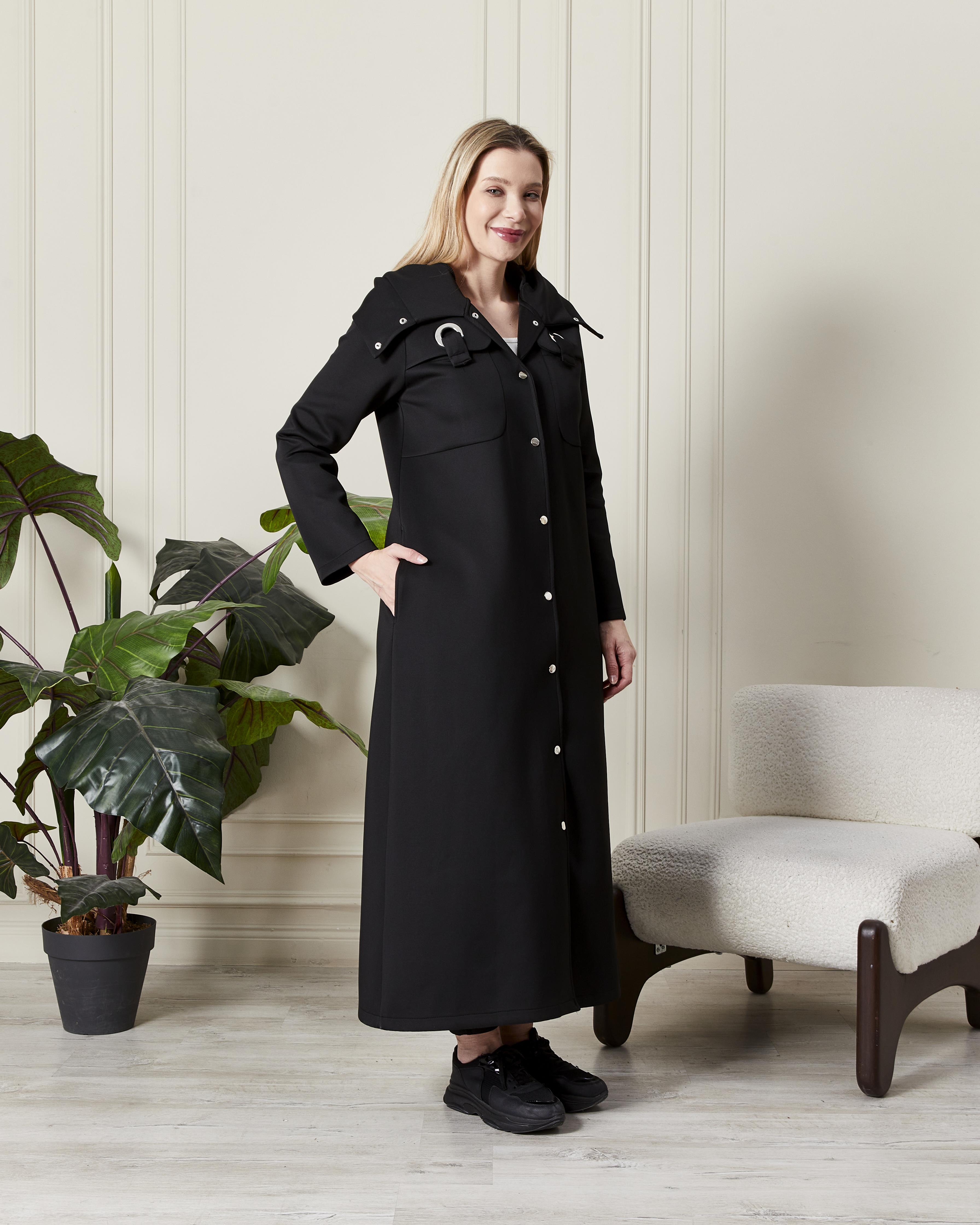 Şık Yakalı Kapüşonlu Düğmeli Uzun Kaban Siyah