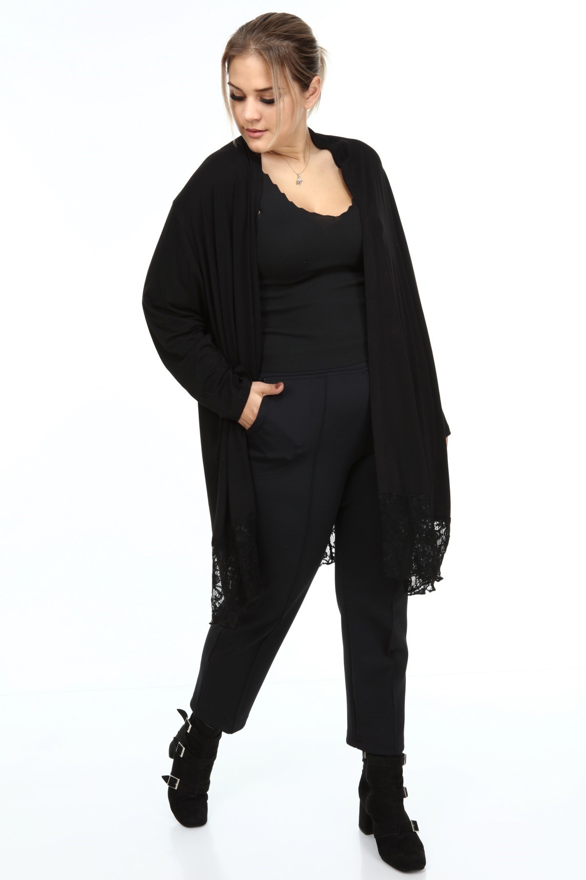 Eteği Dantelli Büyük Beden Hırka Siyah