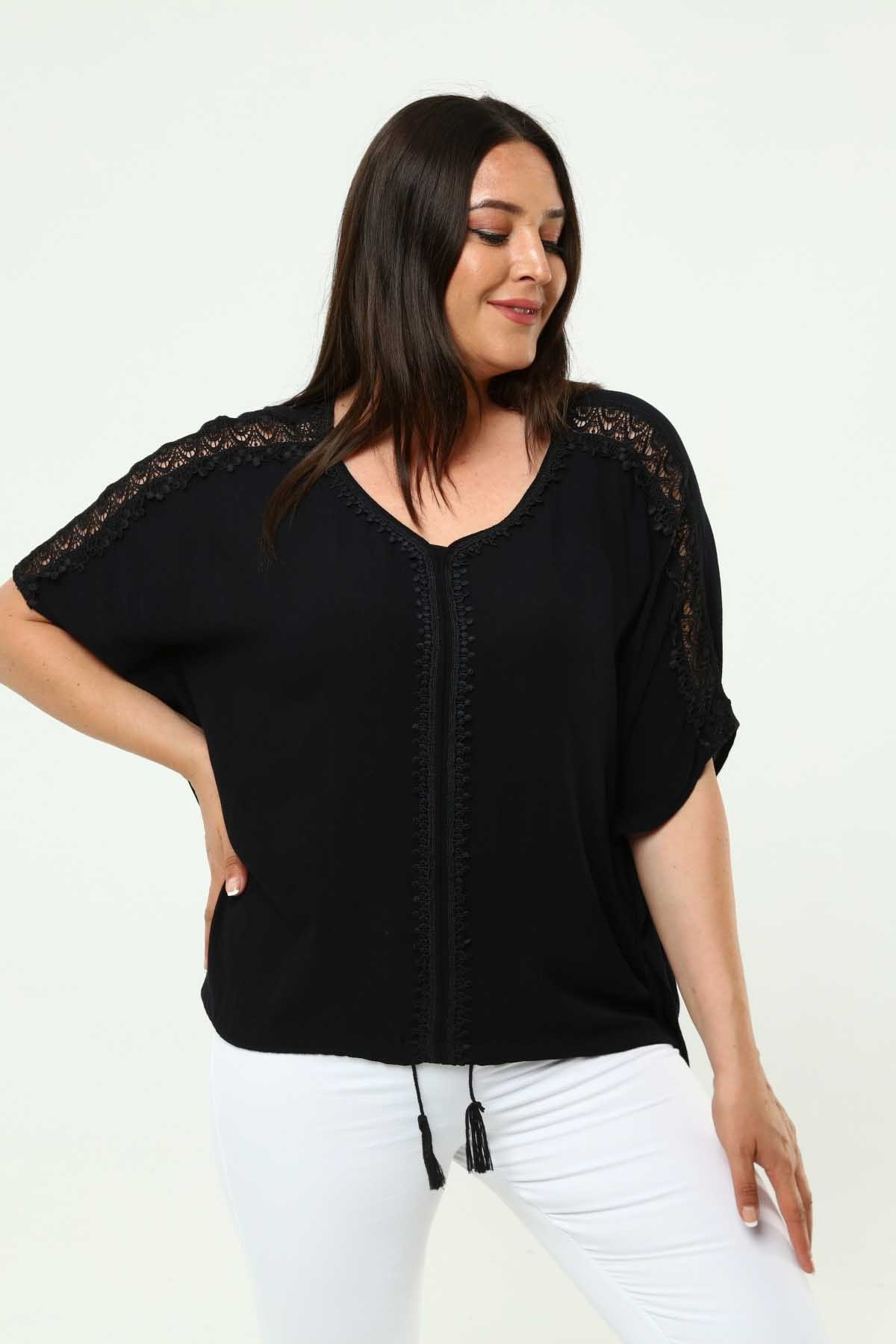 V Yaka Dantel Detaylı Büyük Beden Bluz Siyah