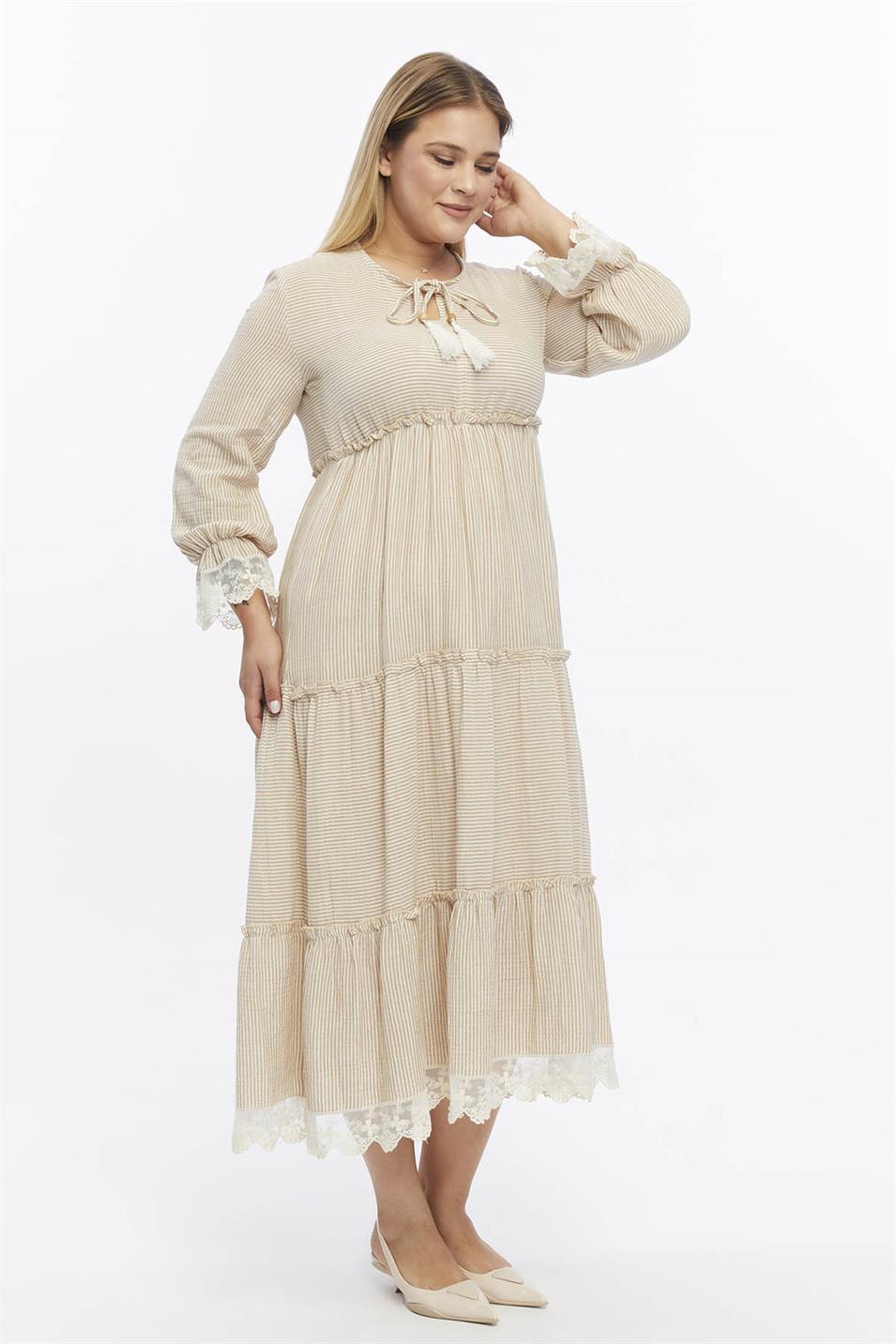 Çizgili Müslin Dantel Detaylı Elbise Bej