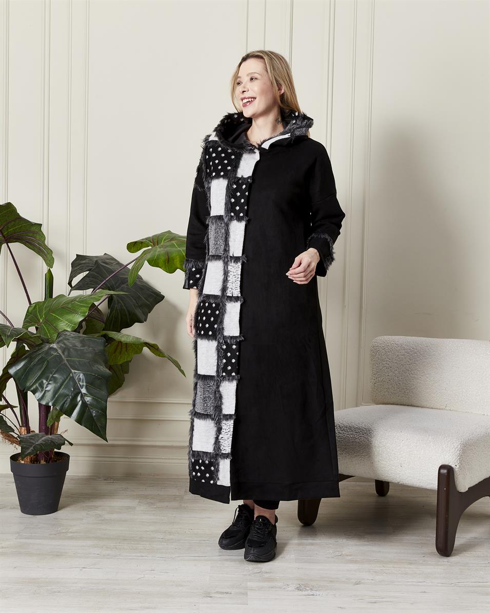 Kapüşonlu Kürk Detaylı Uzun Kaban Siyah-Beyaz