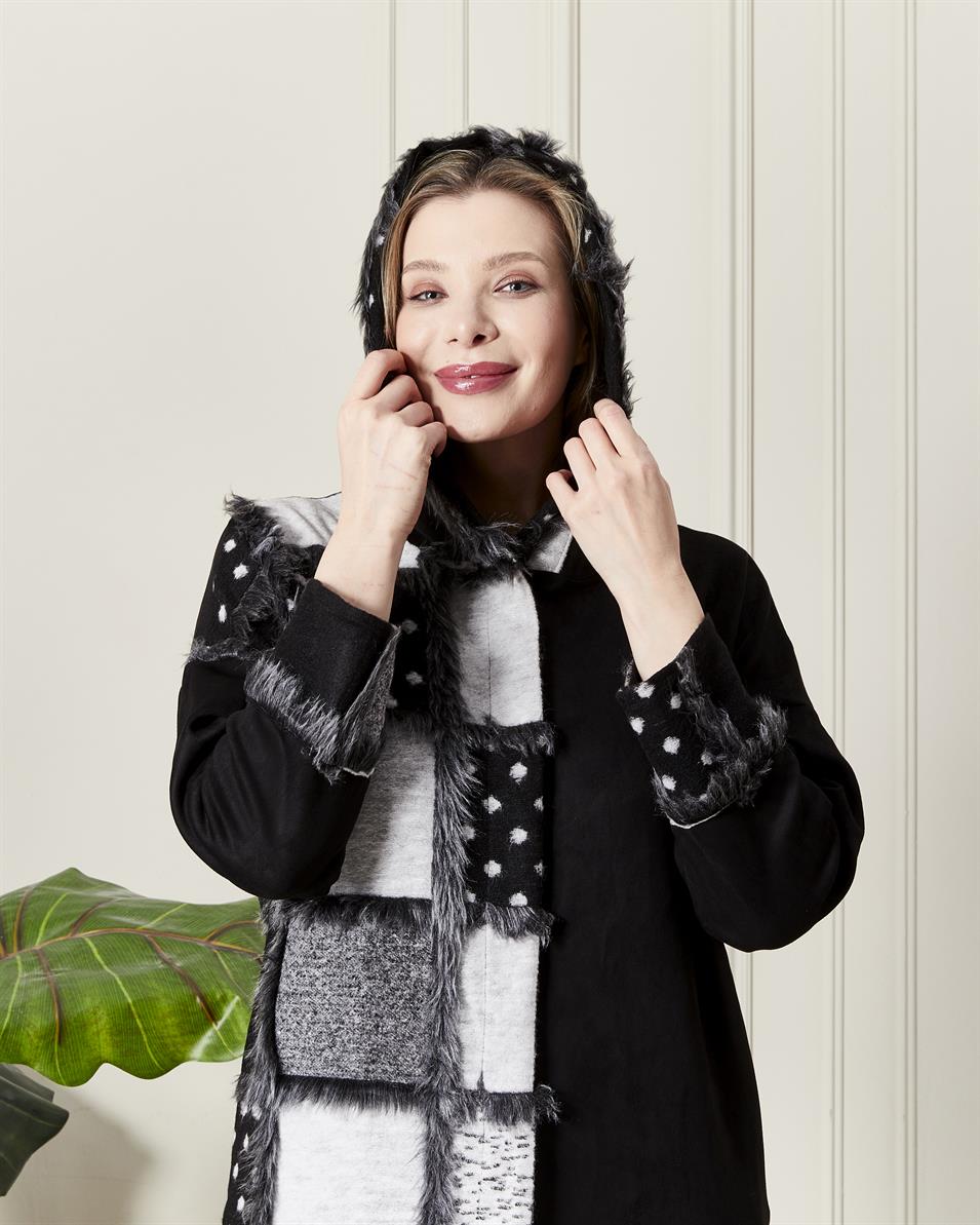 Kapüşonlu Kürk Detaylı Uzun Kaban Siyah-Beyaz