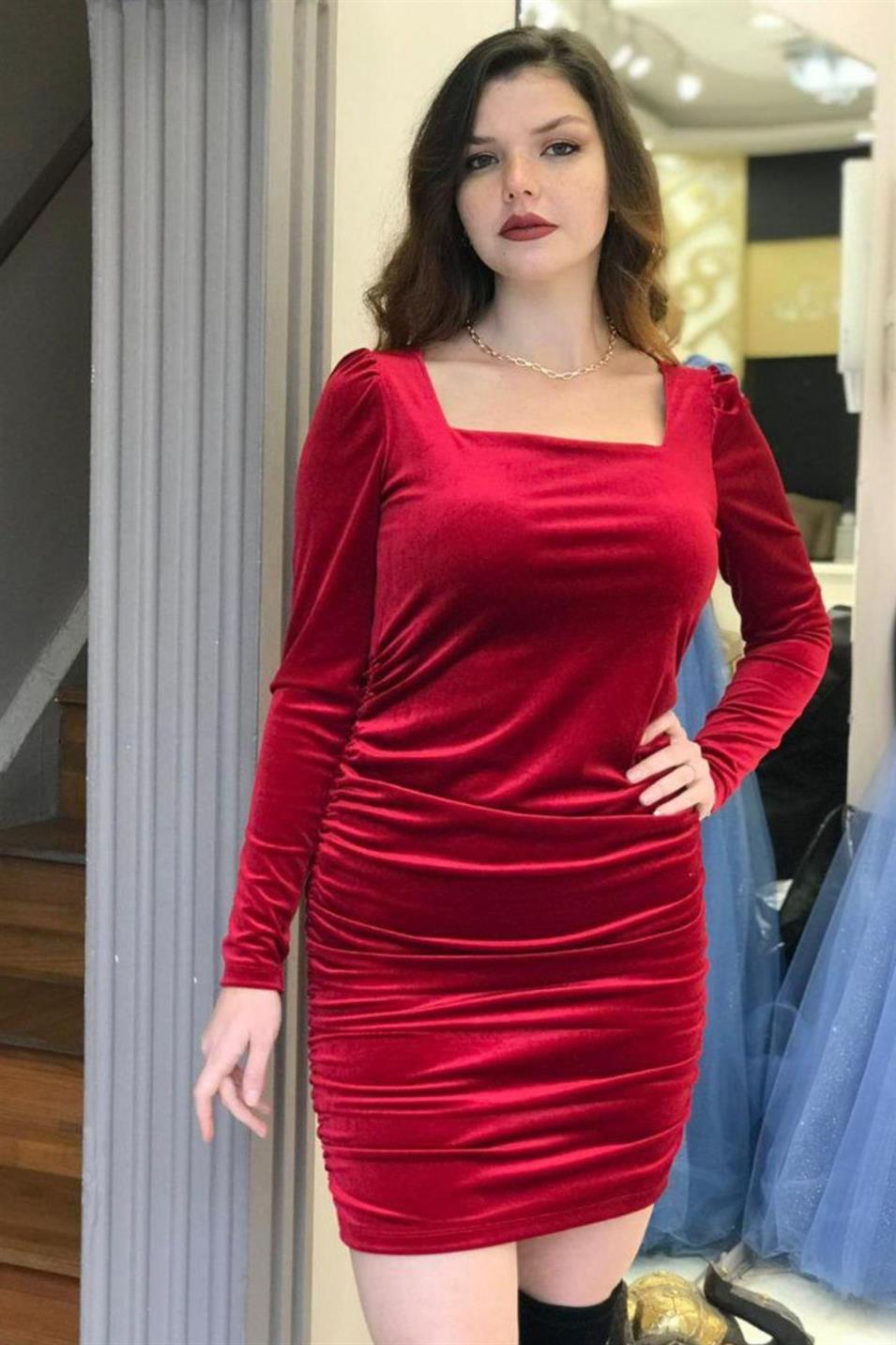 Kare Yaka Detay Büyük Beden Kadife Elbise Kırmızı