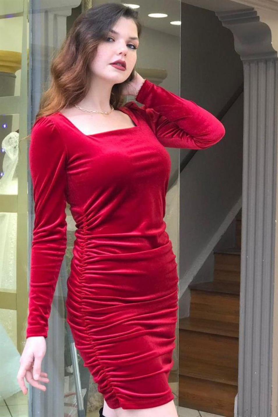 Kare Yaka Detay Büyük Beden Kadife Elbise Kırmızı