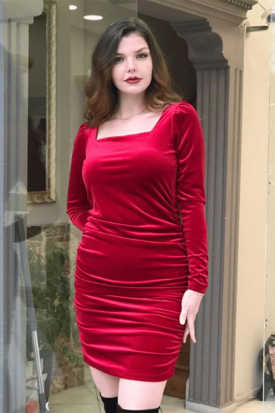 Kare Yaka Detay Büyük Beden Kadife Elbise Kırmızı