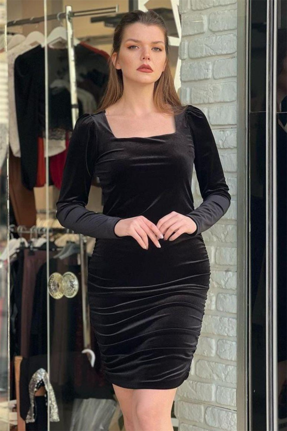 Kare Yaka Detay Büyük Beden Kadife Elbise