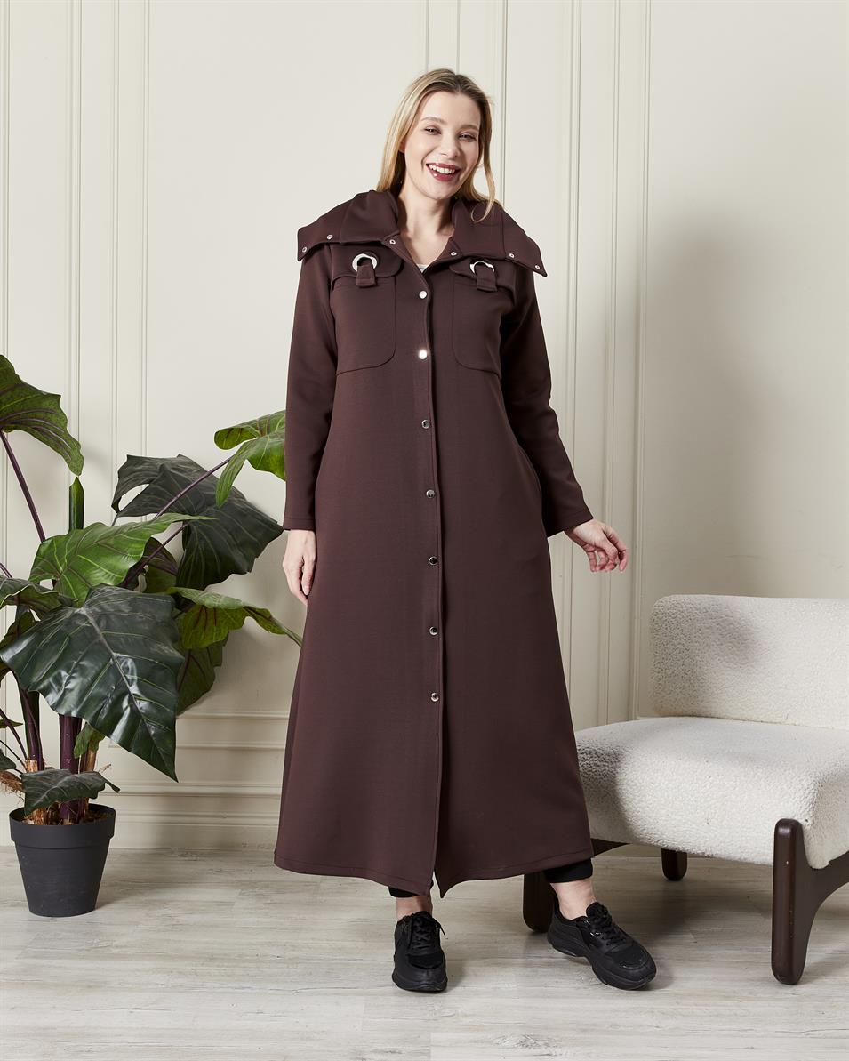 Şık Yakalı Kapüşonlu Düğmeli Uzun Kaban Kahverengi