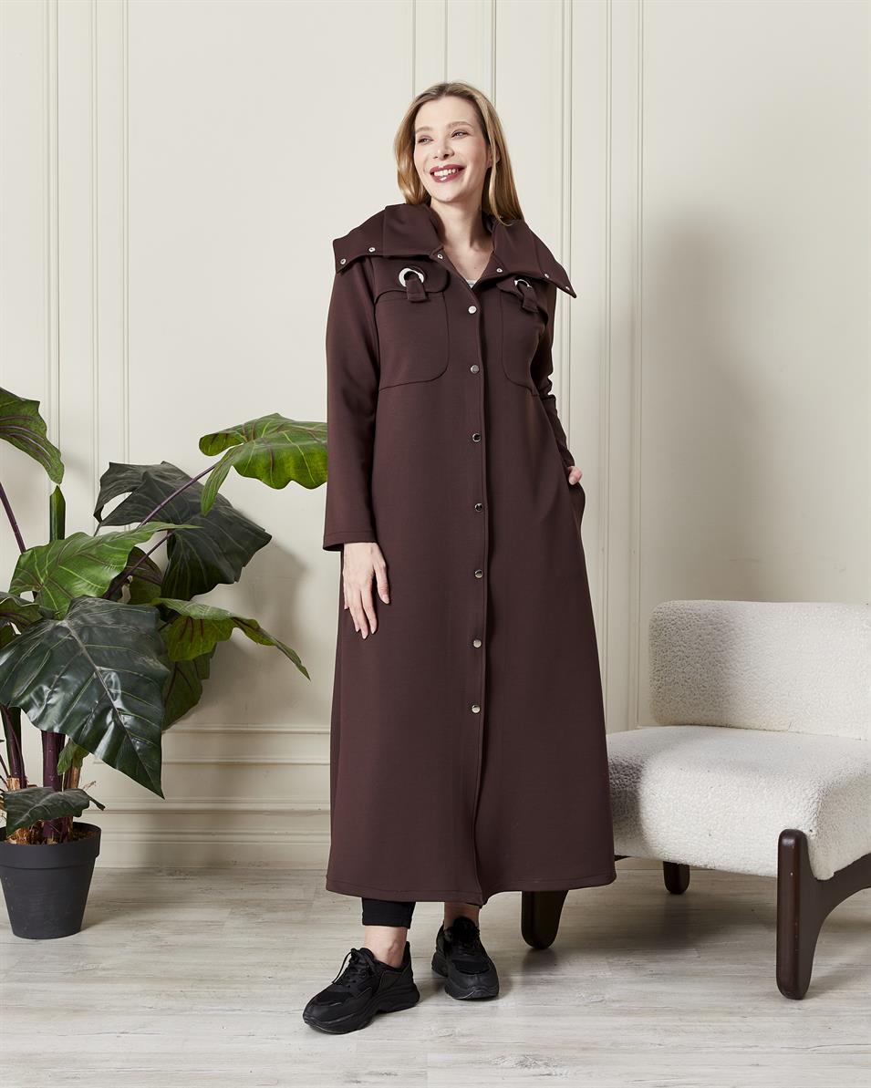 Şık Yakalı Kapüşonlu Düğmeli Uzun Kaban Kahverengi