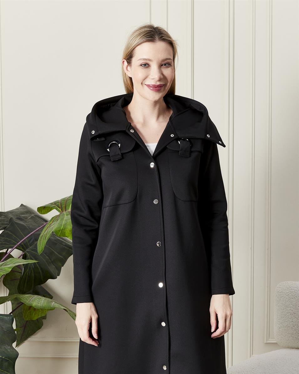 Şık Yakalı Kapüşonlu Düğmeli Uzun Kaban Siyah