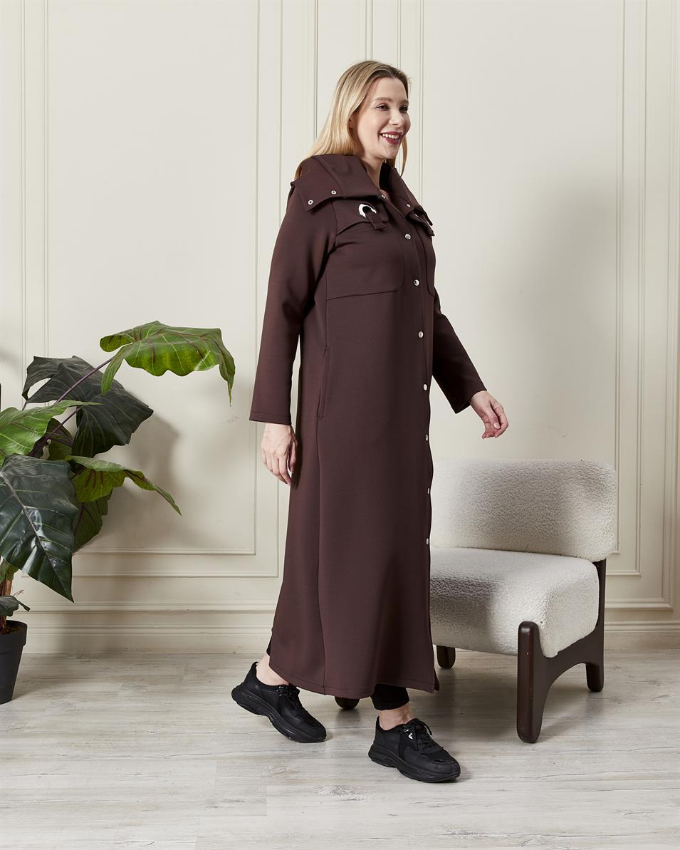 Şık Yakalı Kapüşonlu Düğmeli Uzun Kaban Kahverengi