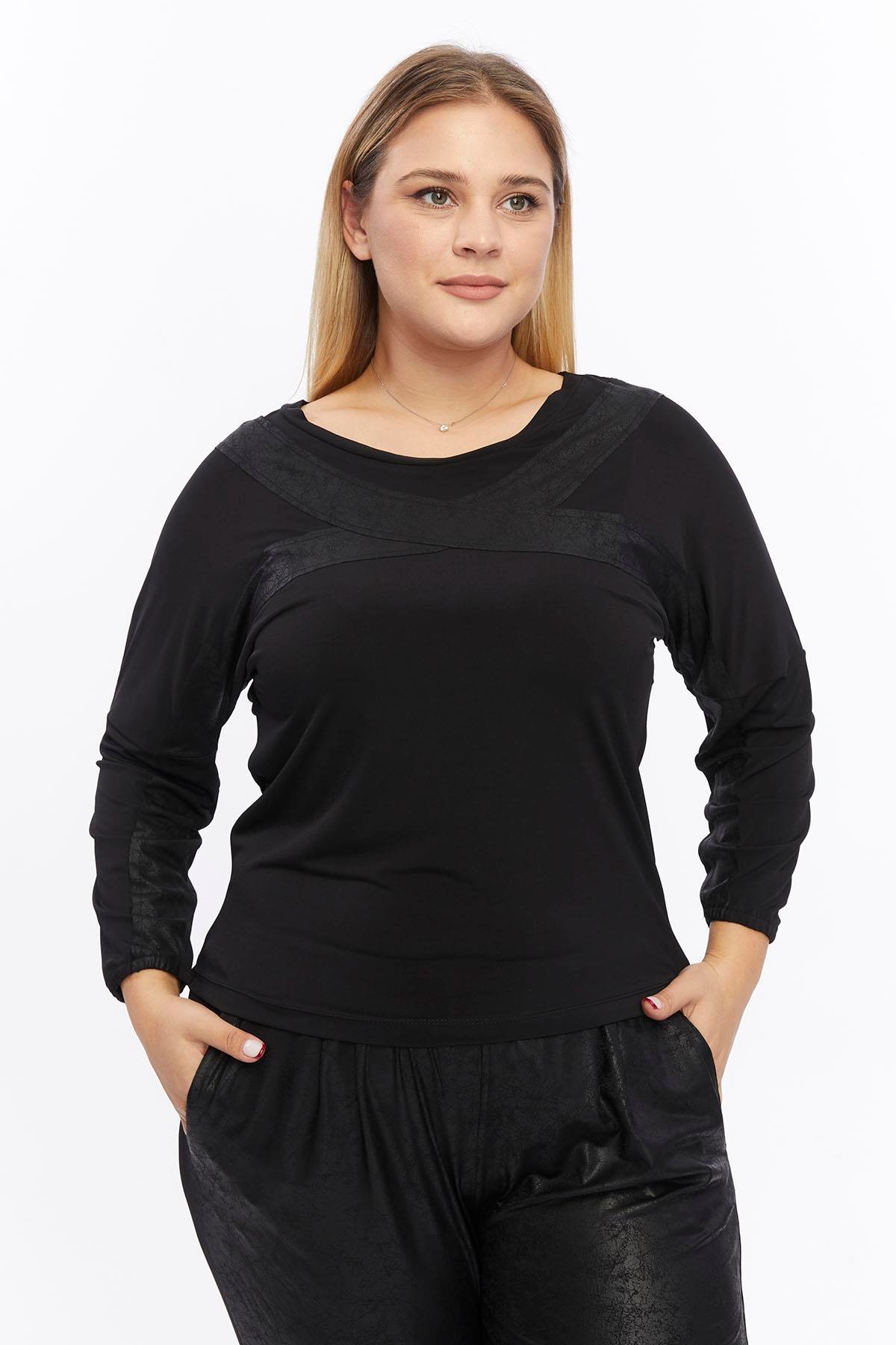 Önü Çapraz Deri Detaylı Büyük Beden Bluz Siyah