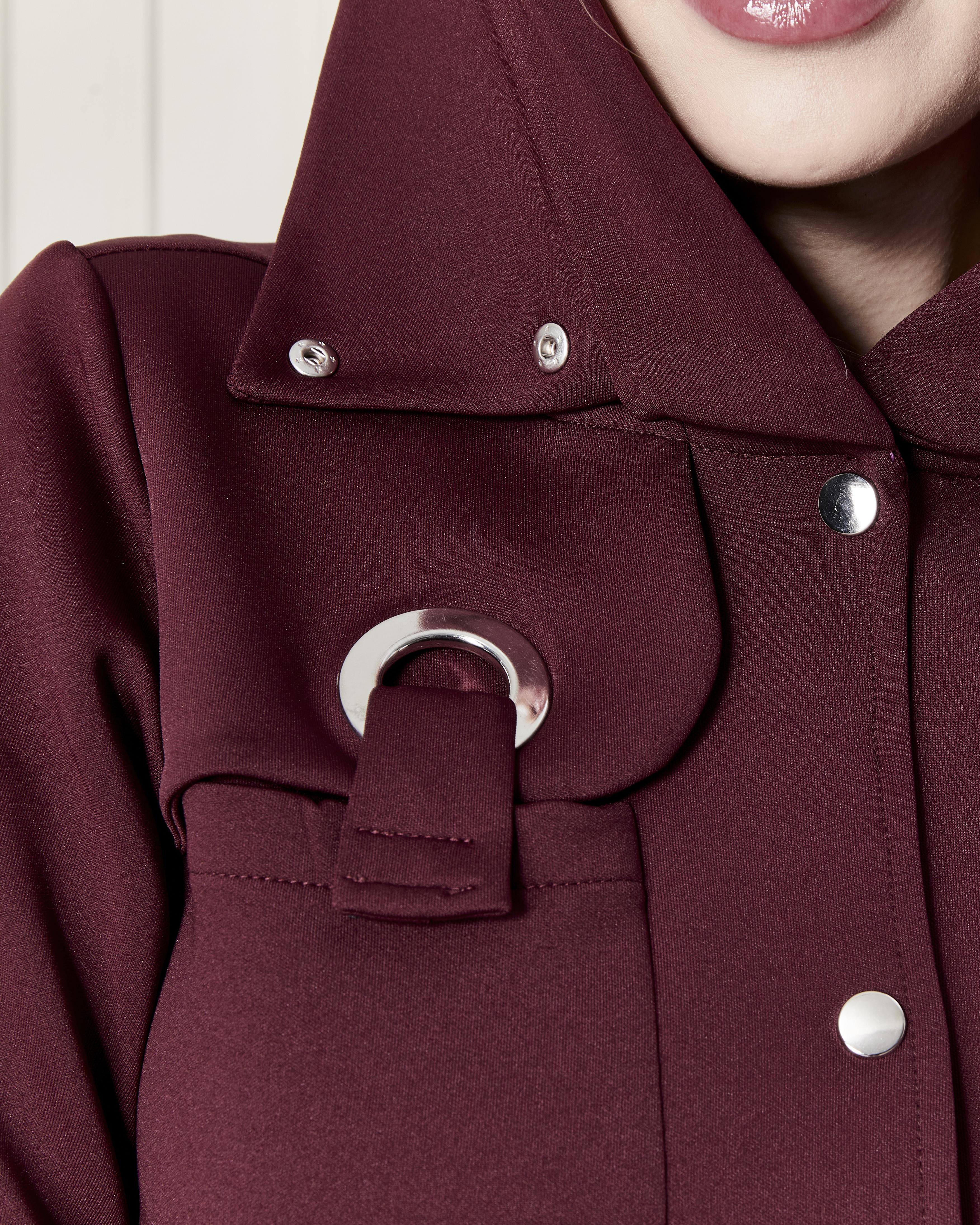 Şık Yakalı Kapüşonlu Düğmeli Uzun Kaban Bordo