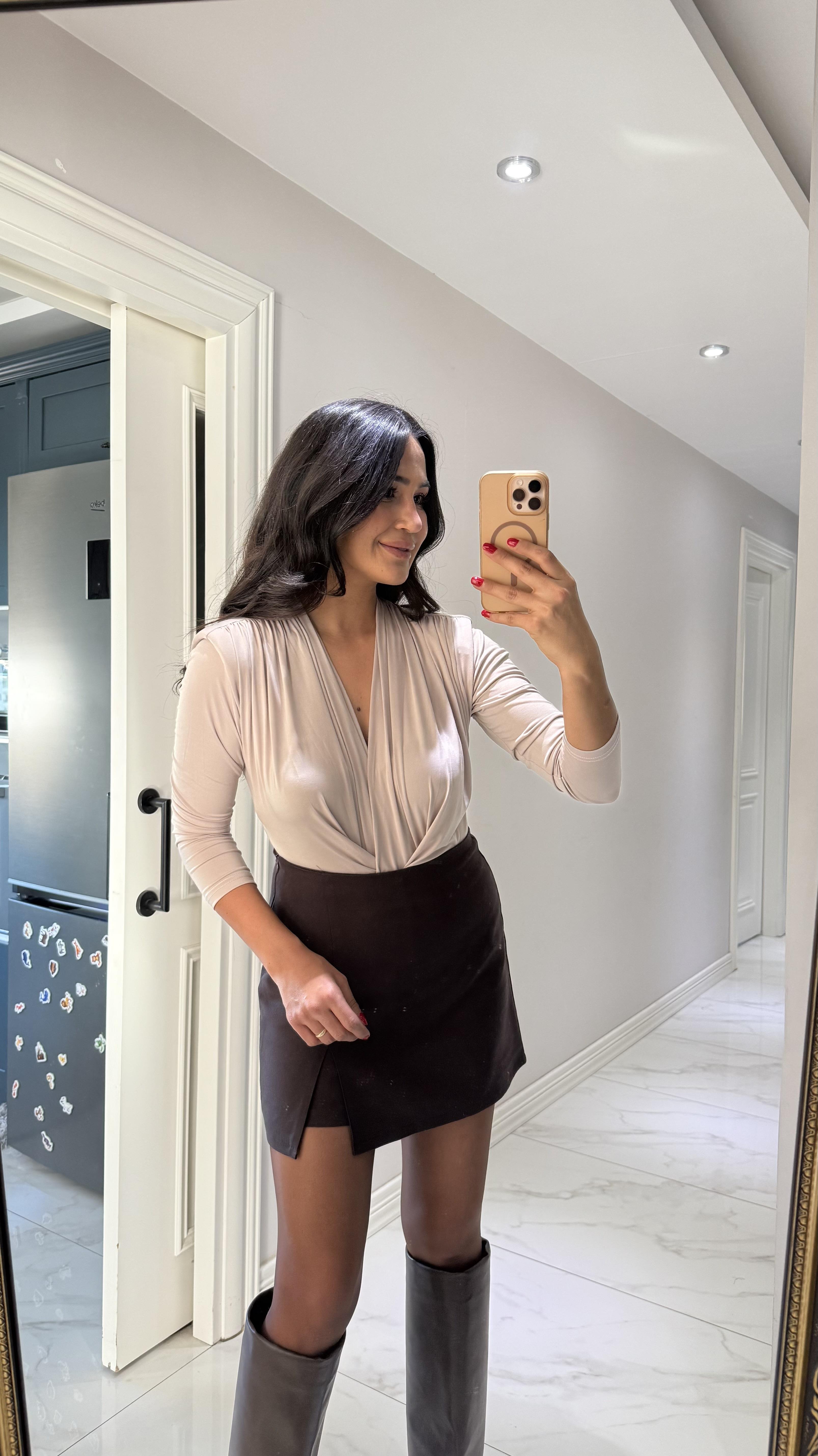 Bej Vatkalı Bodysuit