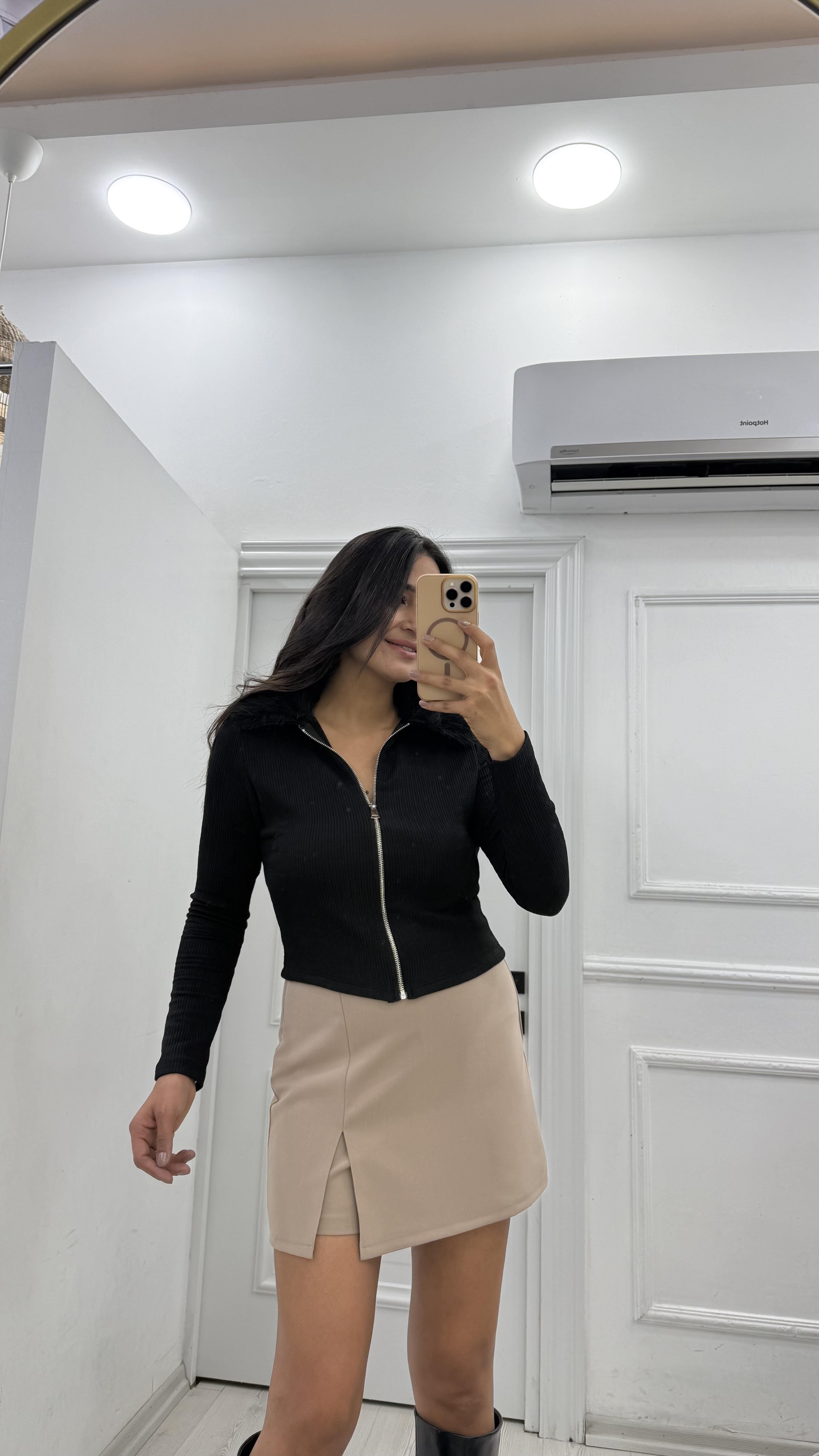 Siyah Kürk Detay Bluz