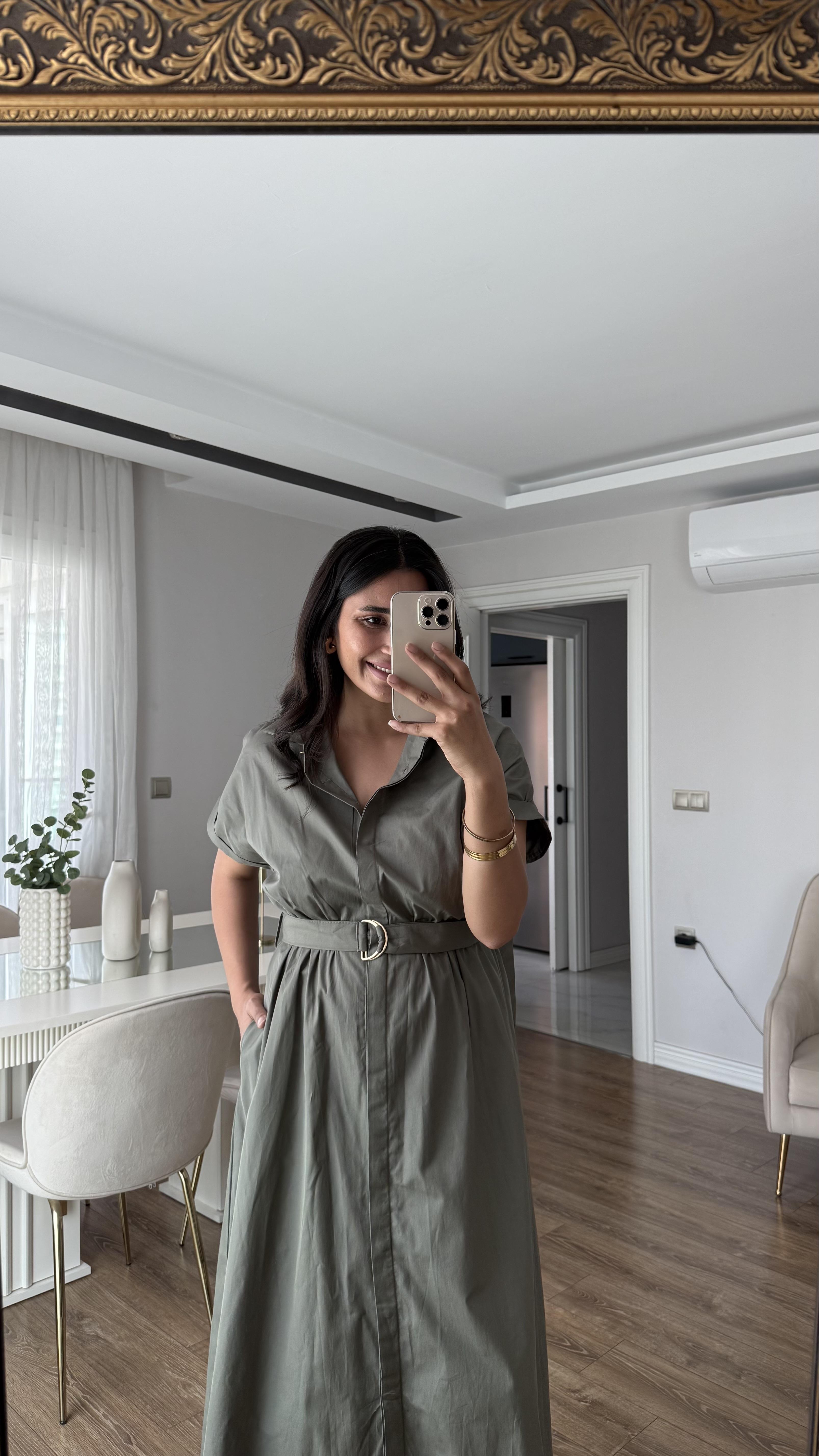 YEŞİL KEMERLİ ELBİSE 