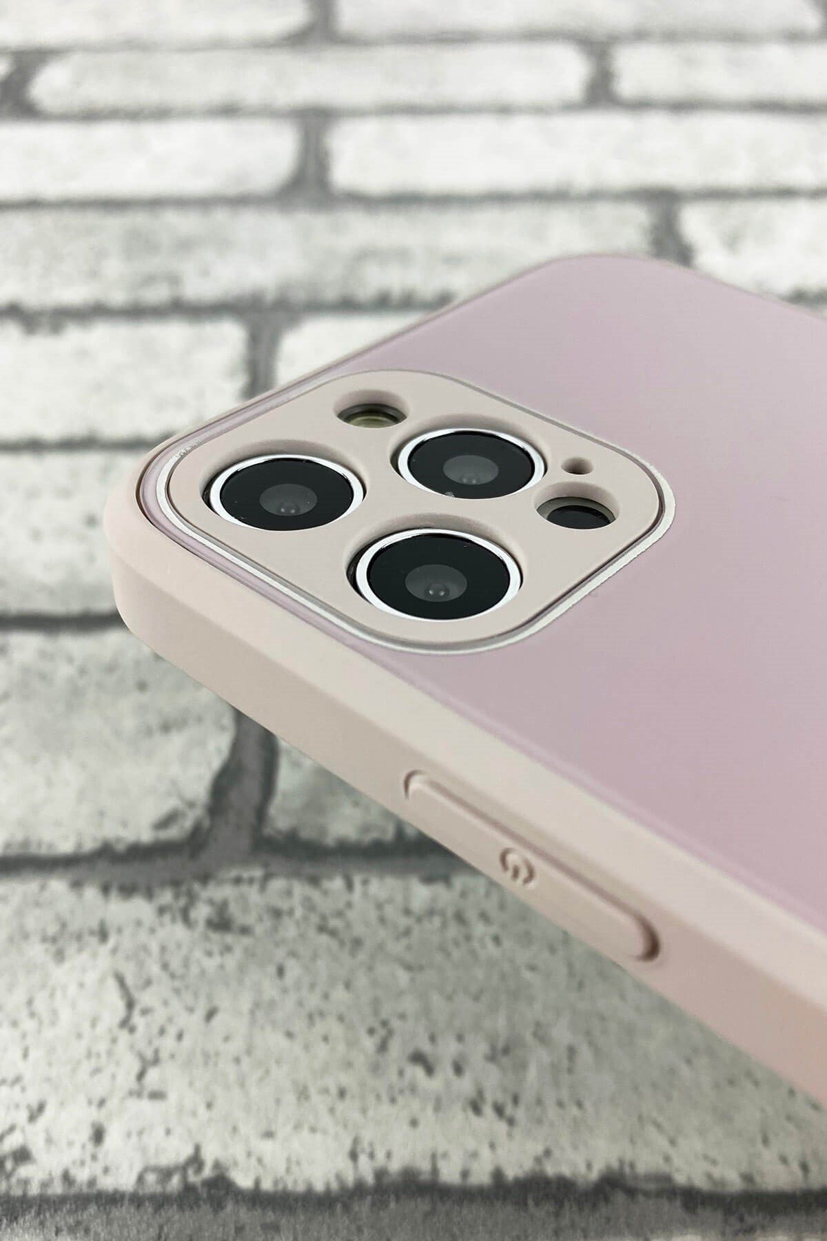 iPhone Kum Pembe Kamera Korumalı Cam Kılıf 12 Pro | Konsept Aksesuar