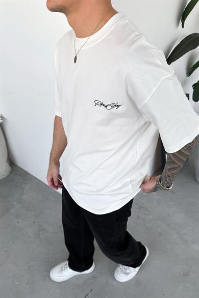Beyaz Cowboy Nakış Detay Oversize Tişört