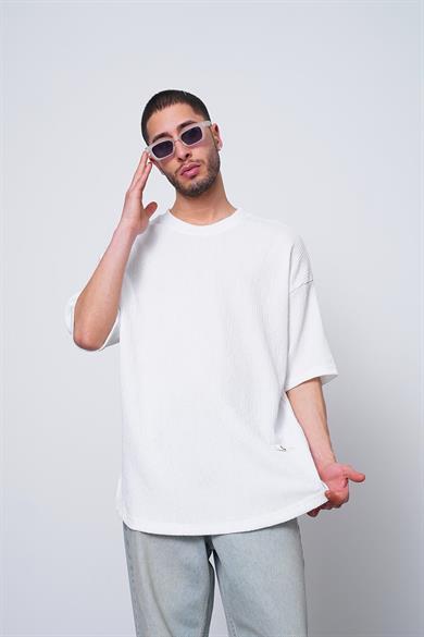 Beyaz Fitilli Basic Yırtmaç Detay O7 MH Oversize Tişört