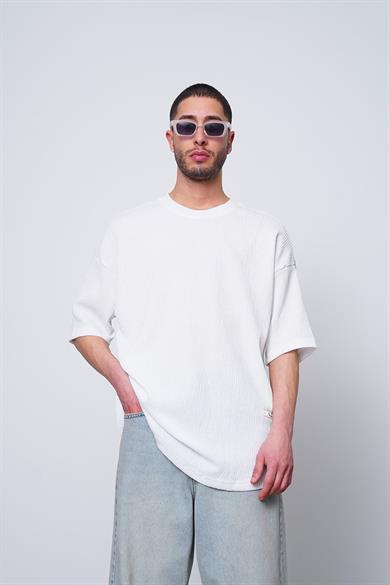 Beyaz Fitilli Basic Yırtmaç Detay O7 MH Oversize Tişört