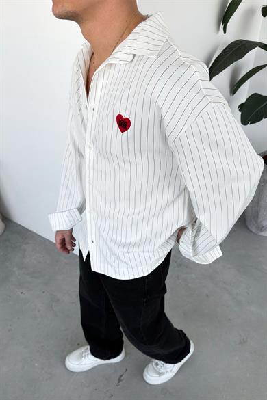 Beyaz Love Mod Nakışlı Çizgili Oversize Gömlek