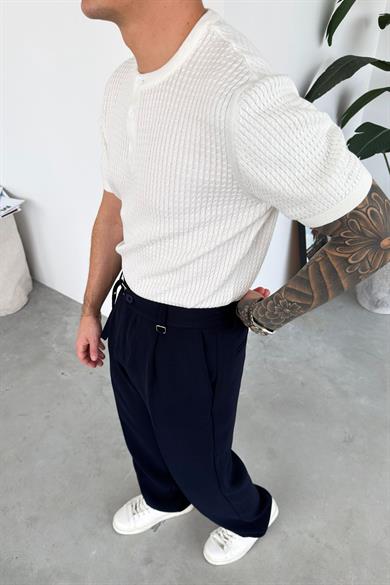 Beyaz Örme Desenli Düğmeli Yaka Relaxed Tişört