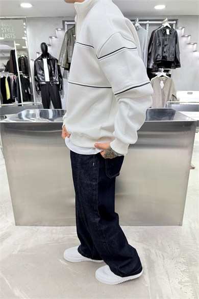 Beyaz Şerit Detaylı Yarım Fermuarlı Oversize Sweatshirt