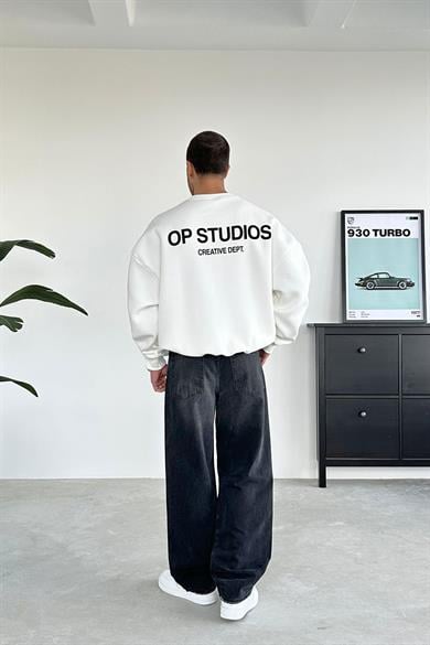 Beyaz Studios Creative Oversize Sweat